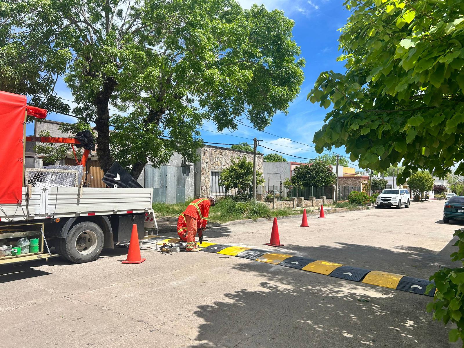 Municipio instaló reductores de velocidad y cebras termoplásticas en zonas de alto tránsito de Sarandí Grande